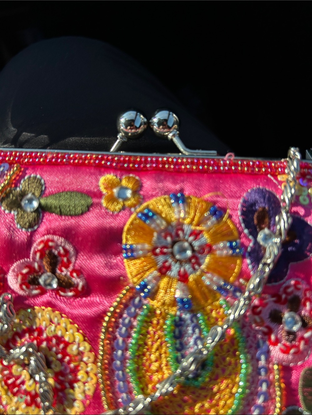 Kiss lock clutch hot pink embellished with beads and sparkle - Picture 2 of 3